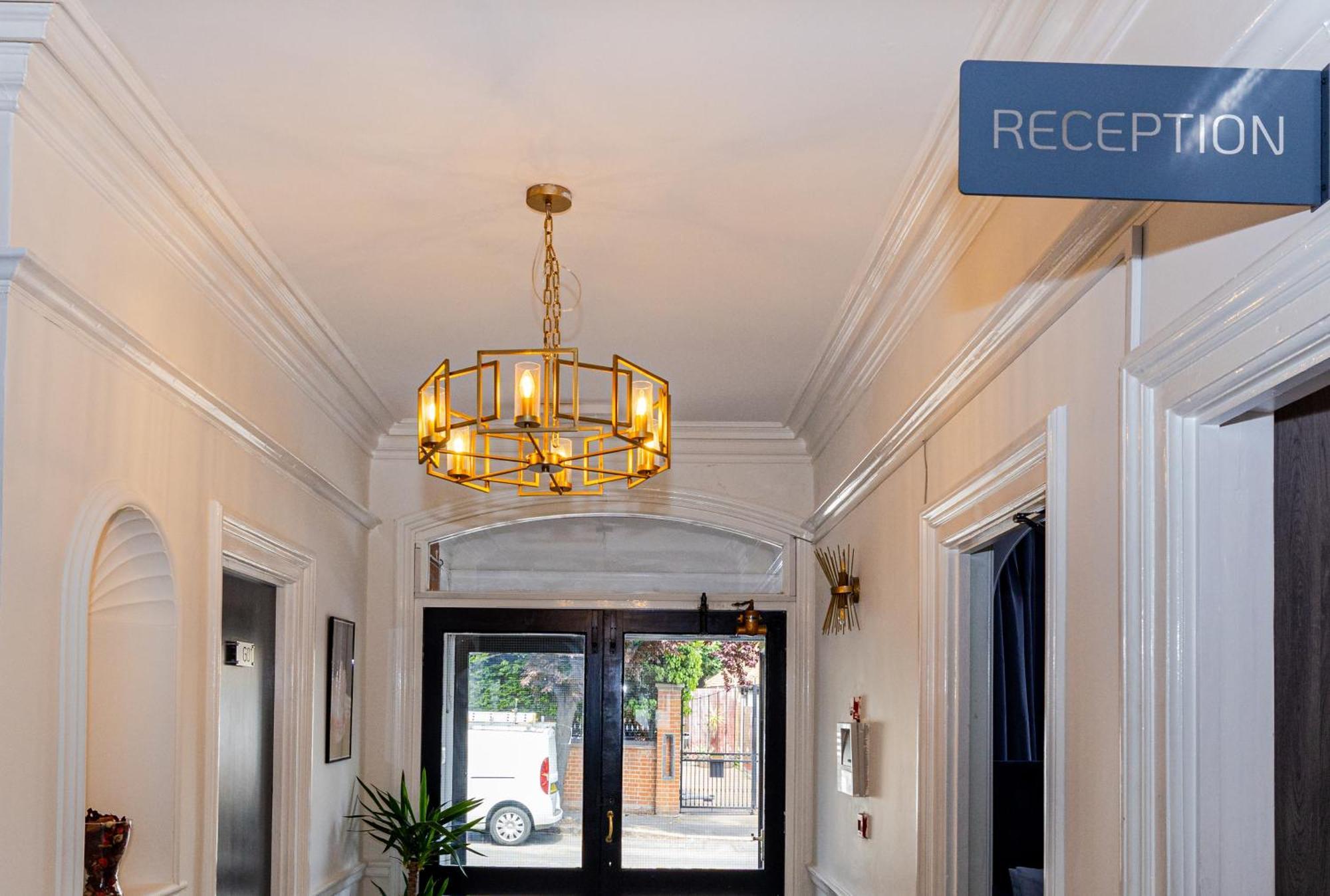 Woodford Hotel Londyn Zewnętrze zdjęcie