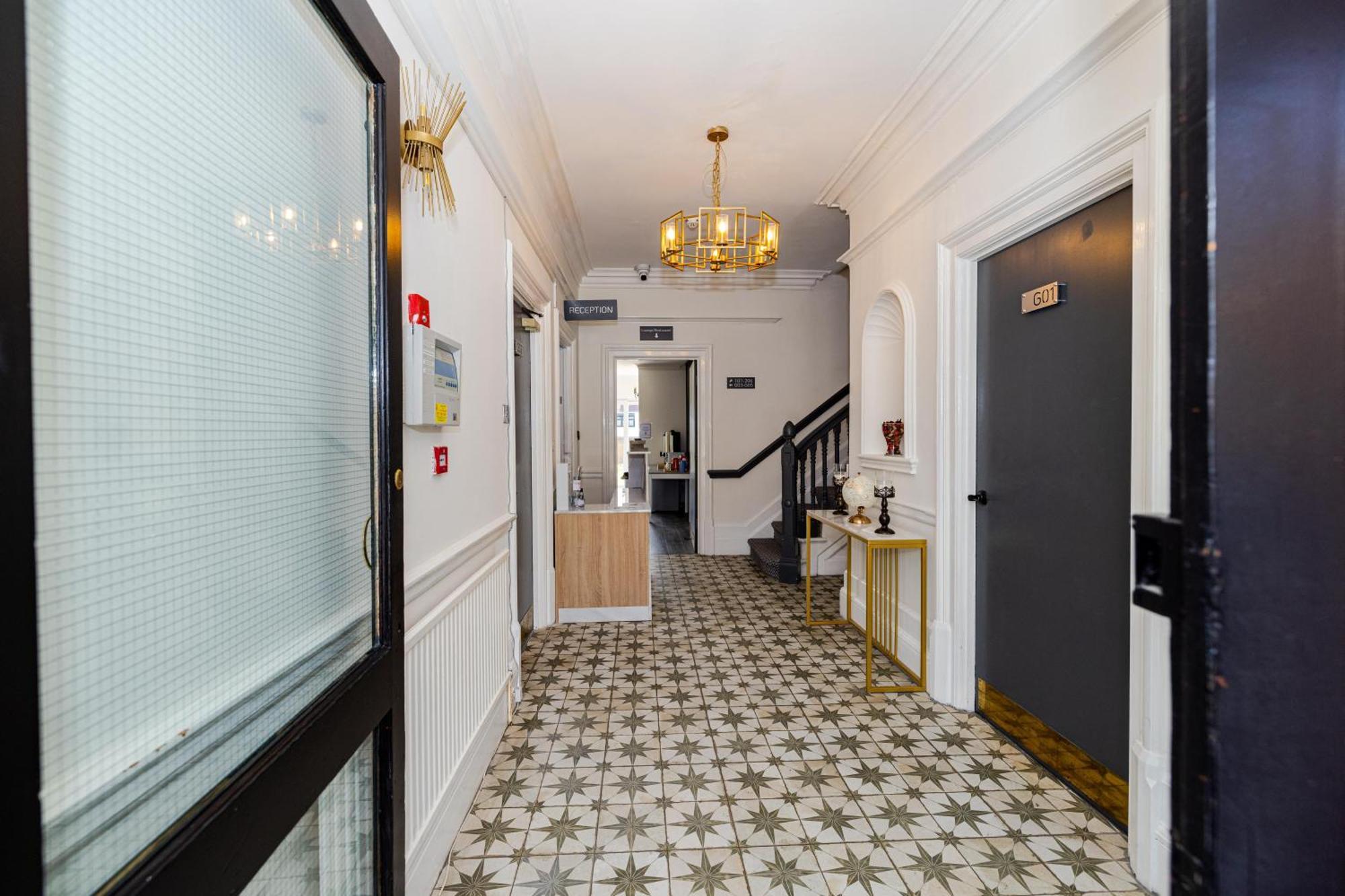 Woodford Hotel Londyn Zewnętrze zdjęcie